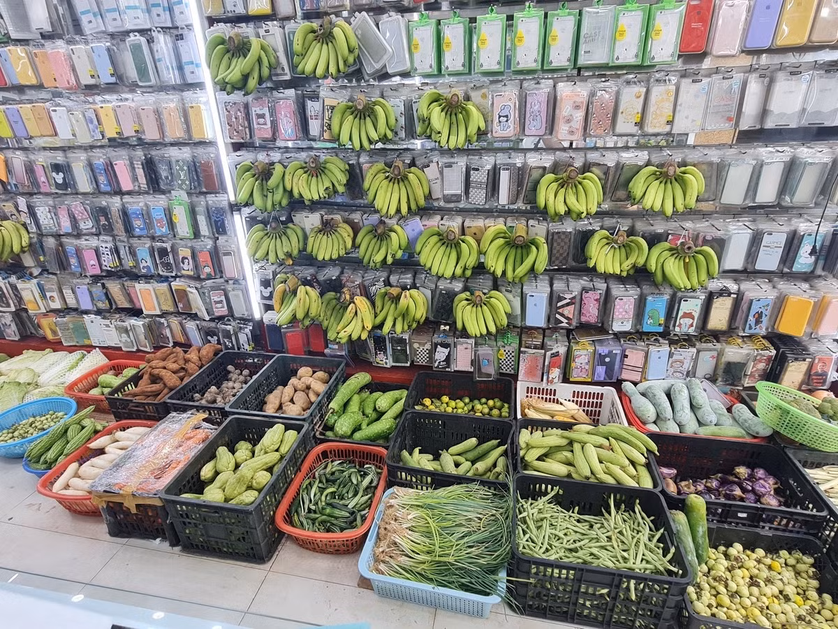 Được biết, anh Hưng là một người bán phụ kiện điện thoại lâu năm của Hà Nội.