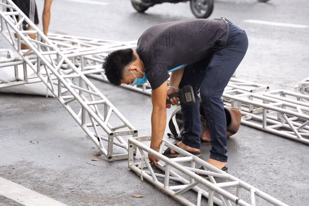 Lực lượng thi hành nhiệm vụ được lệnh thu dọn lều bạt, quân tư trang… chuyển về cơ quan, đơn vị.