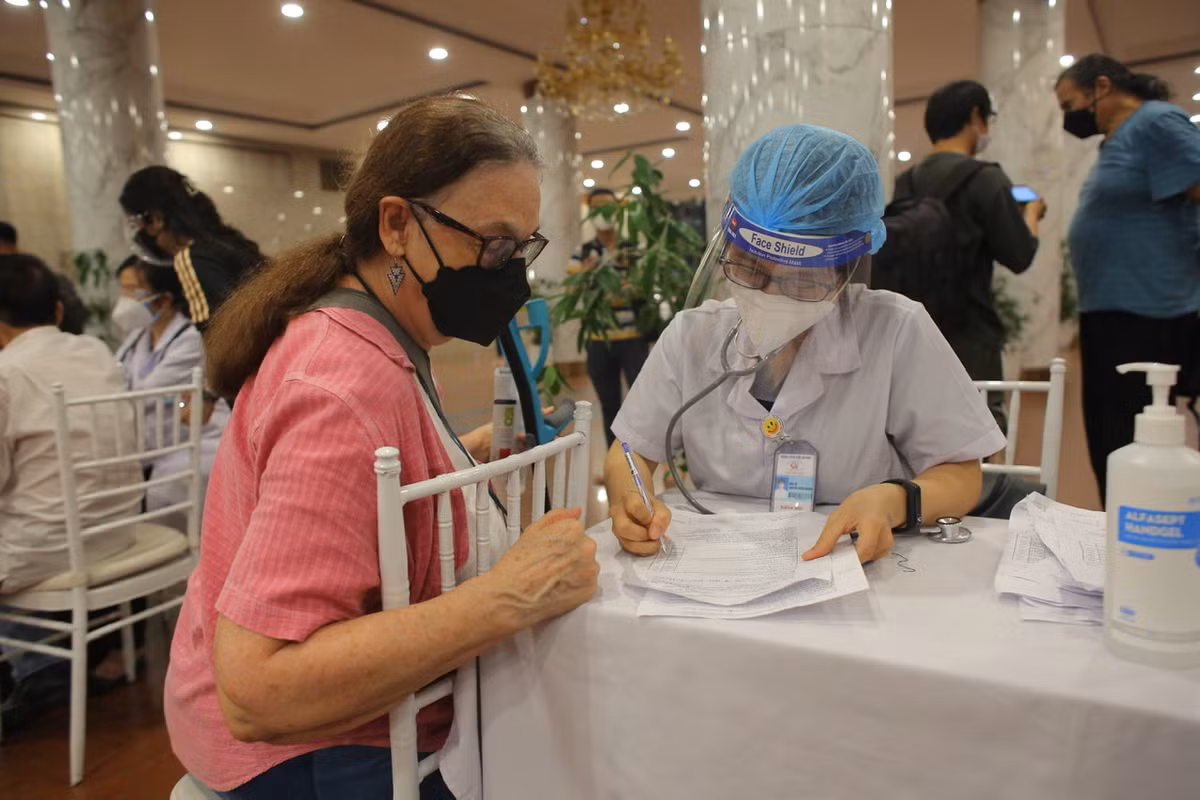 Theo ông Nguyễn Quốc Hoàn - Phó Chủ tịch UBND quận Hoàn Kiếm, đợt tiêm này sẽ tập trung vào nhóm đối tượng trên 65 tuổi.