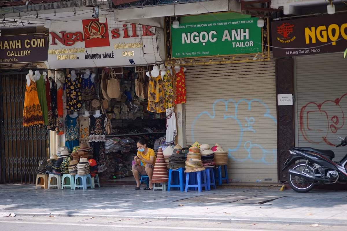 Tuy nhiên, cho đến thời điểm hiện tại thì cả ngày gần như không có khách hỏi mua.
