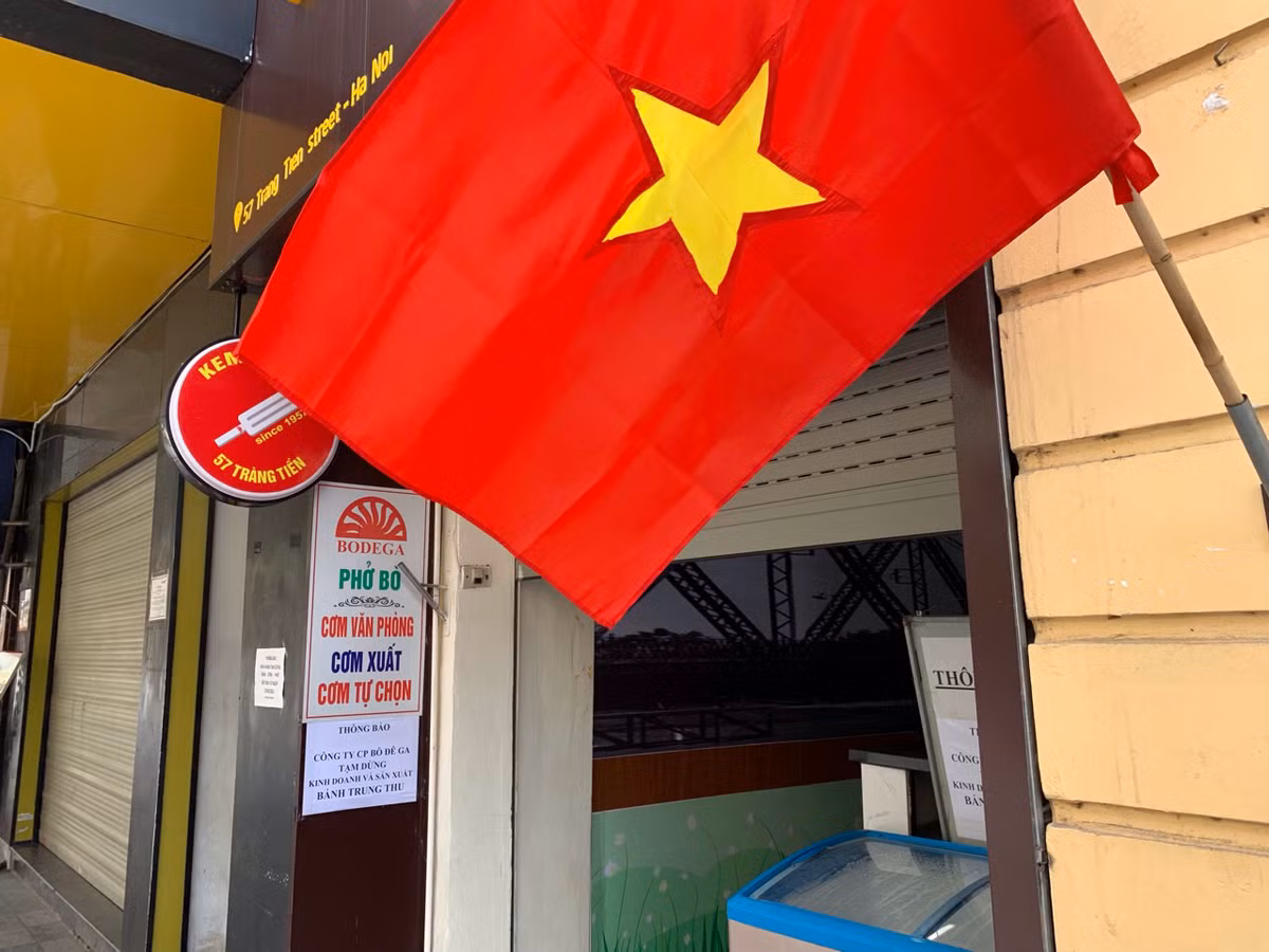 Thêm một địa điểm mua bánh Trung thu nổi tiếng nữa của Hà Nội là cửa hàng Bô Đê Ga trên phố Tràng Tiền.