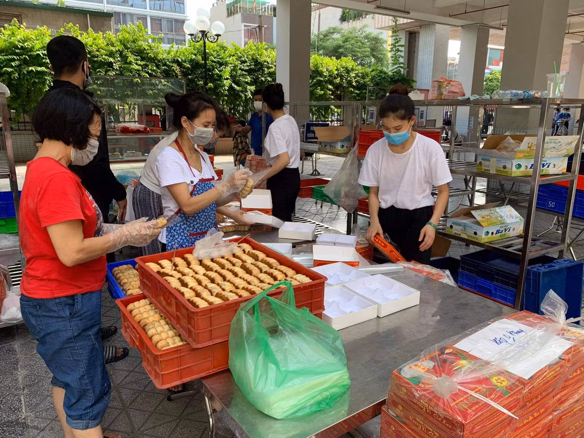 Trong chiều nay chỉ có cơ sở bánh Hương Trà tiếp tục bán hàng.