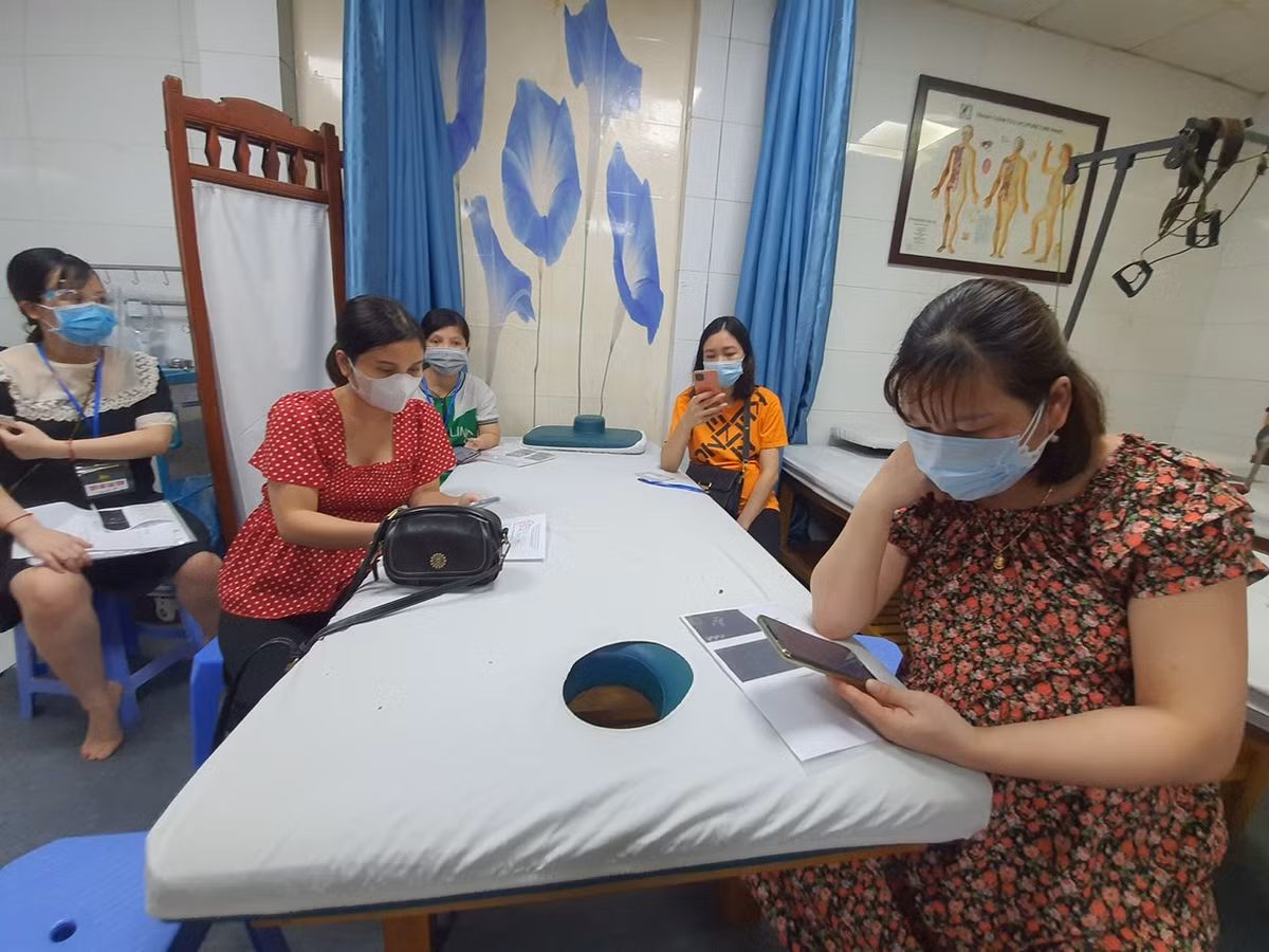 Phòng chờ theo dõi sau tiêm của phụ nữ mang thai.