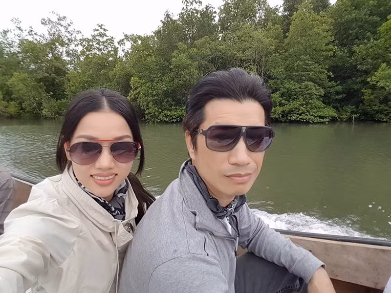 Dustin Nguyễn và Bebe Phạm cũng từng giấu kín thông tin có con thứ 3. Cụ thể, Bebe Phạm sinh con gái thứ 3 vào tháng 8/2020. Tuy nhiên, 1 năm sau đó, cô mới chia sẻ. Ảnh: FBNV