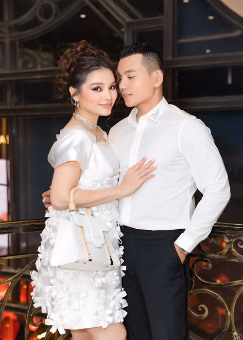 Cuộc sống của Phương Trinh Jolie khi mang thai với chồng trẻ Cuoc song cua Phuong Trinh Jolie khi mang thai voi chong tre
