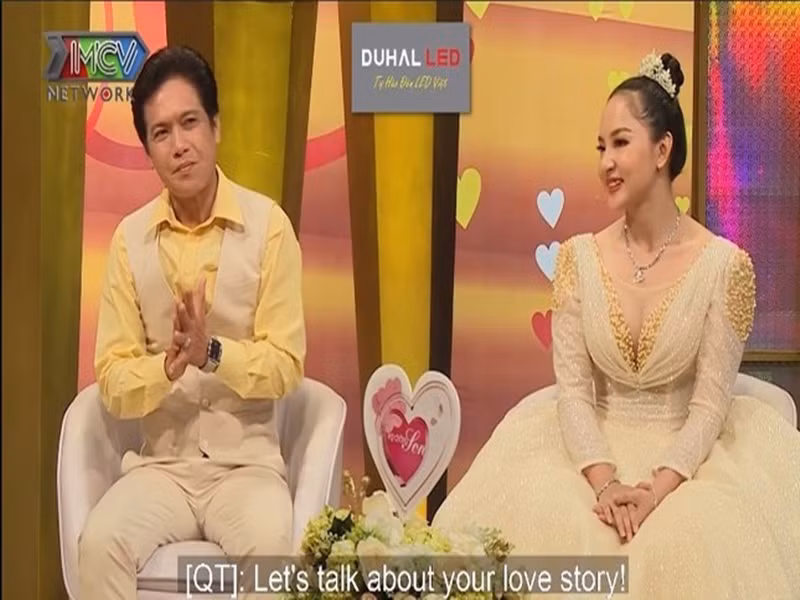 Trong chương trình Vợ chồng son, Thanh Trang kể, trong 1 lần đi xem 1 đàn chị hát cải lương, cô để ý đến Trọng Nghĩa. Ở hậu trường, cả hai trao đổi số điện thoại để giữ liên lạc. Trong lần đầu tiên xuống gặp ba mẹ Thanh Trang, Trọng Nghĩa liền hỏi cưới vì “sợ để lâu có người hốt mất" Khi về chung một nhà, Trọng Nghĩa không ngại nấu ăn, làm việc nhà giúp vợ. Ảnh: Tiền Phong