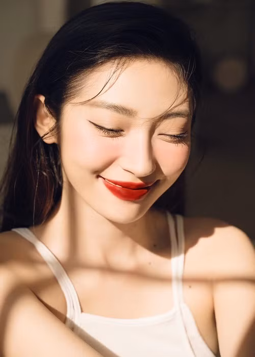 Khổng Tú Quỳnh vướng nghi vấn có bạn trai mới vào năm 2022. Phía nữ ca sĩ từ chối tiết lộ chuyện tình cảm. Ảnh: FBNV