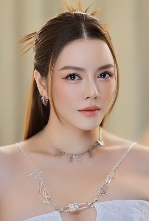  Lý Nhã Kỳ vừa chia sẻ trên Vietnamnet, khoảng 1 năm nay cô bị tụt cảm xúc, muốn tạm dừng hoạt động trong lĩnh vực giải trí để nuôi dưỡng cảm xúc. Ảnh: FBNV