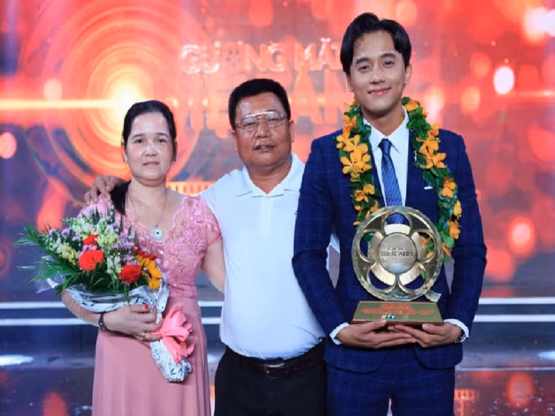 Tên tuổi của Mai Tài Phến được nhiều người biết đến khi anh giành giải quán quân Gương mặt điện ảnh năm 2017. Ảnh: Dân Trí