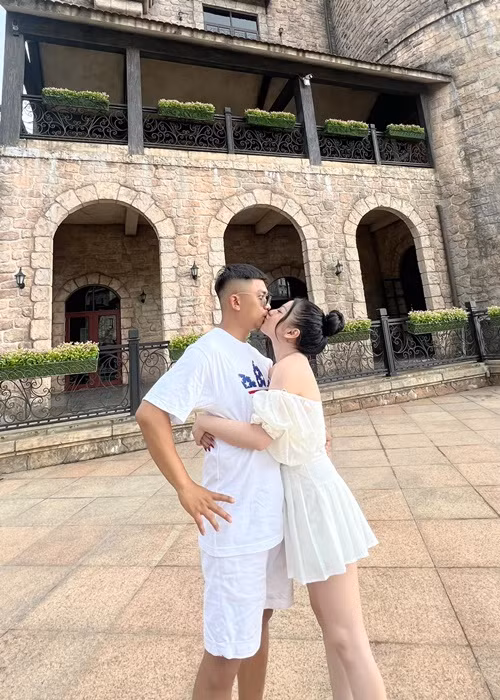 Cụ thể, MiA cho biết, vợ chồng thường xuyên cãi vã do bản tính lười của chồng. Triệu Vương lại tố vợ dễ nổi nóng, làm đổ hết dàn nón mà anh yêu thích nhất.