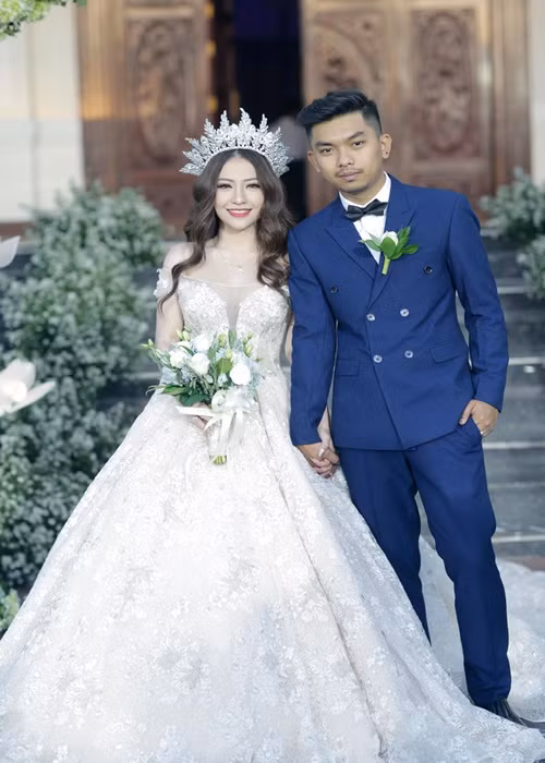 Nữ ca sĩ từng suýt chia tay trước đám cưới khoảng 3 tháng bởi cả hai có nhiều mâu thuẫn khi trao đổi về ý tưởng về lễ cưới