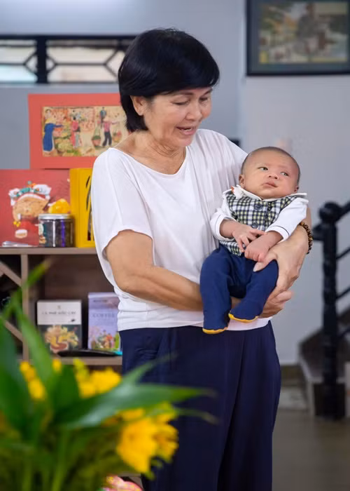 Bé Mun có gương mặt đáng yêu, giàu biểu cảm.