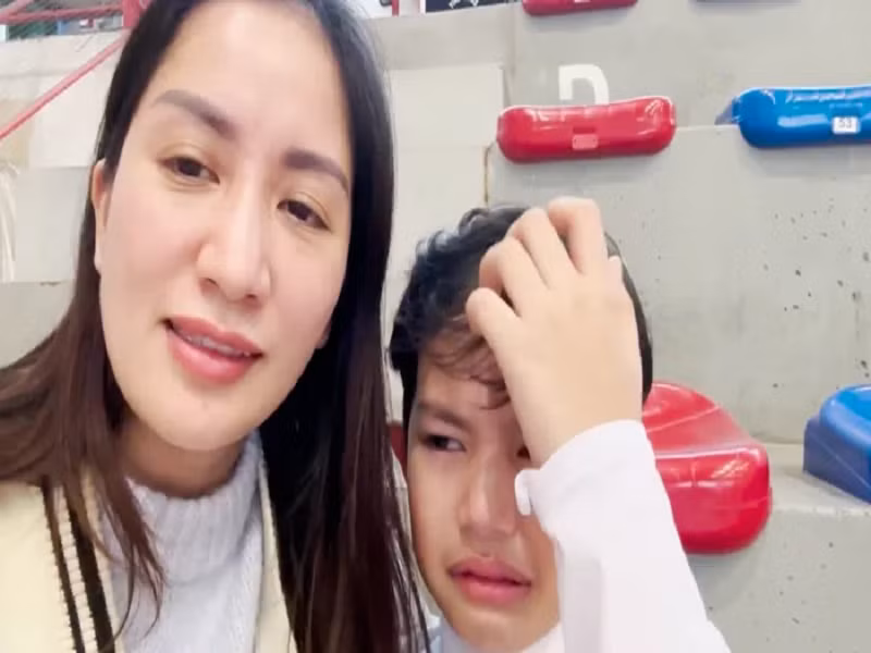 Con trai Khanh Thi khoc vi ve nhi cuoc thi nhay o nuoc ngoai