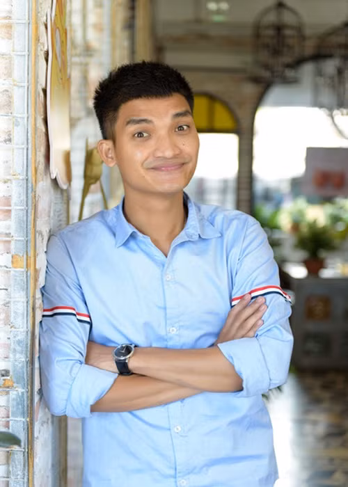 Vì nghèo, khi hẹn hò Thảo Vy, Mạc Văn Khoa phải mượn xe rủ bạn gái đi chơi. Có lúc xe hết xăng mà trong túi nam diễn viên không có một đồng nào. Ảnh: Vietnamnet