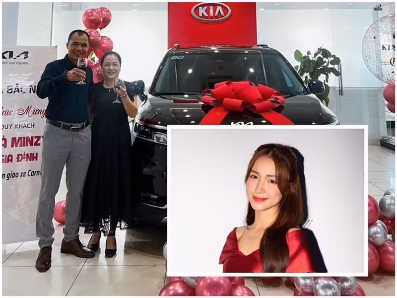 Hòa Minzy tặng bố mẹ nhà tầng hai mặt tiền tại quê nhà Bắc Ninh và xe hơi mới. Ảnh: FBNV