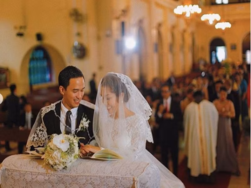 Năm 2012, Tăng Thanh Hà và doanh nhân Louis Nguyễn cũng tổ chức đám cưới tại Philippines. Ảnh: Giao thông