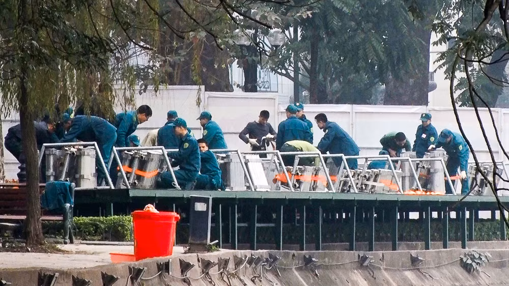Năm nay điểm bắn pháo hoa tầm cao đặt tại vị trí đối diện Bưu điện Hà Nội đã được chuyển về đặt chung với trận địa đối diện số 44 Lê Thái Tổ.