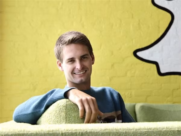 Anh là nhà sáng lập và là CEO của một ứng dụng tin nhắn hình ảnh Snapchat. Ảnh: The Information.
