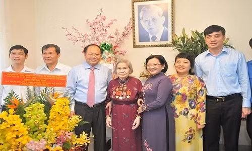 Phu nhan co Tong bi thu Le Duan tu tran