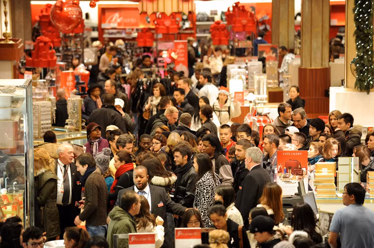 Dịp Black Friday năm 2014 ghi nhận 233 triệu lượt người đã mua sắm trực tiếp hay qua mạng. Ảnh: City AM.