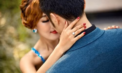 Co gai thanh 