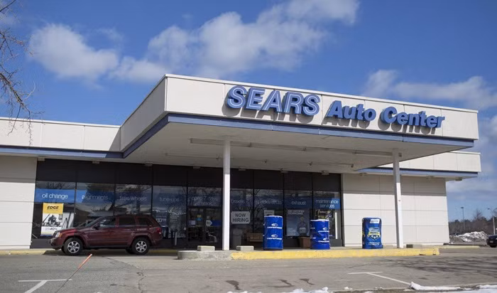 Trước khi rơi vào thua lỗ kéo dài, Sears Ttng là nhà bán lẻ số 1 của Mỹ trong thời kỳ trước. Tập đoàn bán lẻ Sears cũng được coi là người mở đi và đi tiên phong trong chiến lược cung cấp hàng hóa bằng nhiều hình thức tới người dân. Ảnh: Chicago Tribune.