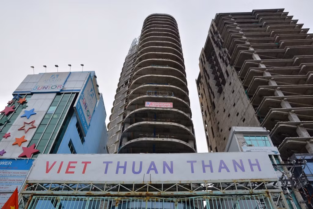 Do đó, nhiều năm qua dự án này bị bỏ hoang và Agribank chi nhánh Sài Gòn đã phải thu giữ để xử lý khoản nợ. Ảnh: Đại Việt.