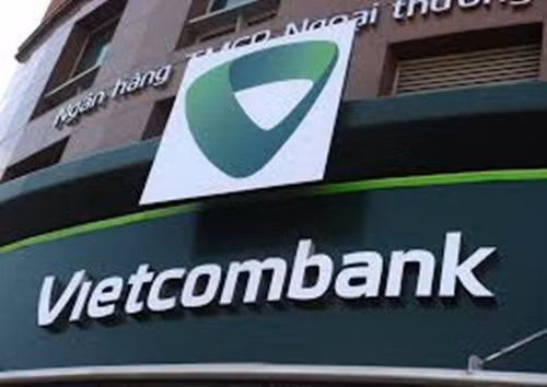 Trong kỳ họp 29 của Ủy ban Kiểm tra Trung ương từ 10/9 đến 12/9, Ủy ban đã thi hành kỷ luật bằng hình thức cách chức tất cả các chức vụ trong Đảng đối với ông Nguyễn Xuân Luật - Phó trưởng Ban Giám sát Tập đoàn tài chính, Ủy ban Giám sát tài chính Quốc gia. Ảnh: Vietcombank.