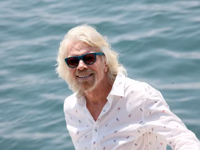Tỷ phú Richard Branson - người sáng lập Virgin Group cho biết không giữ tiền quanh mình và nếu có tiền, ông sẽ đầu tư vào các dự án mới. Nguồn ảnh: Business Insider.