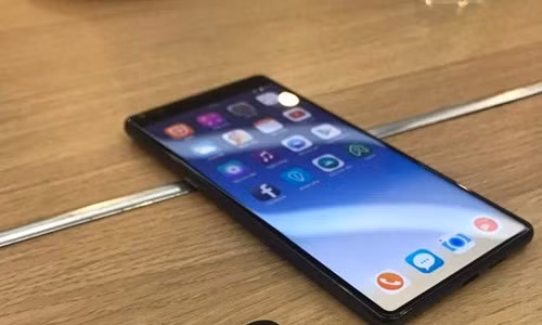 Lo anh Bphone 3 truoc gio G, thiet ke tran vien va khong tai tho