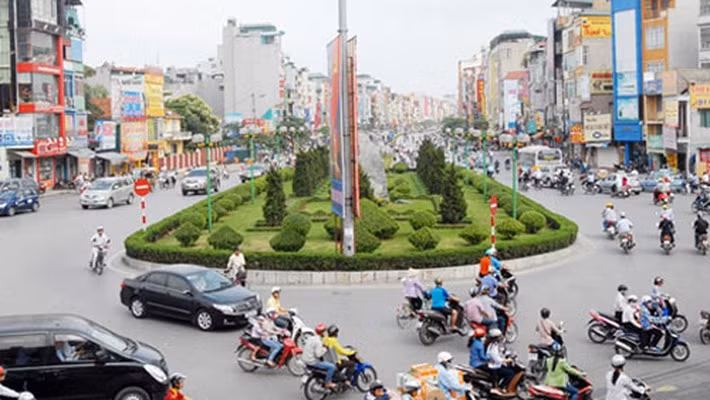 Trước đây, Hà Nội đã từng xuất hiện nhiều tuyến đường với chi phí xây dựng đắt đỏ đến hàng tỷ đồng/m. Trong đó phải đến kế tuyến đường Ô Chợ Dừa - Hoàng Cầu (Đống Đa, Hà Nội) khánh thành năm 2013. Ảnh: Vneconomy.