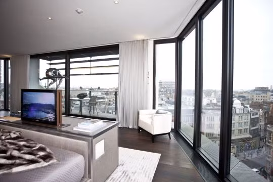 Phòng ngủ chính có tầm nhìn tuyệt đẹp toàn cảnh thủ đô London.