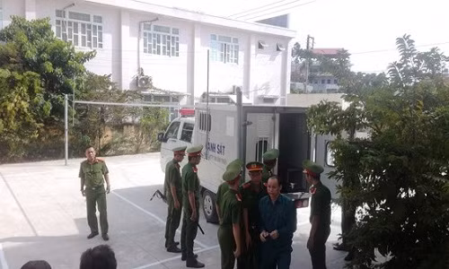 Cai ket dang cho 12 bi cao vu buon lau xang dau ngan ty