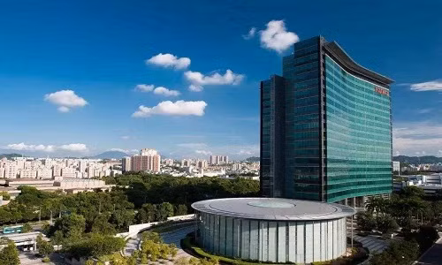 Trụ sở chính của Huawei nằm ở Thâm Quyến, thành phố công nghệ nổi tiếng của tỉnh Quảng Đông, Trung Quốc.