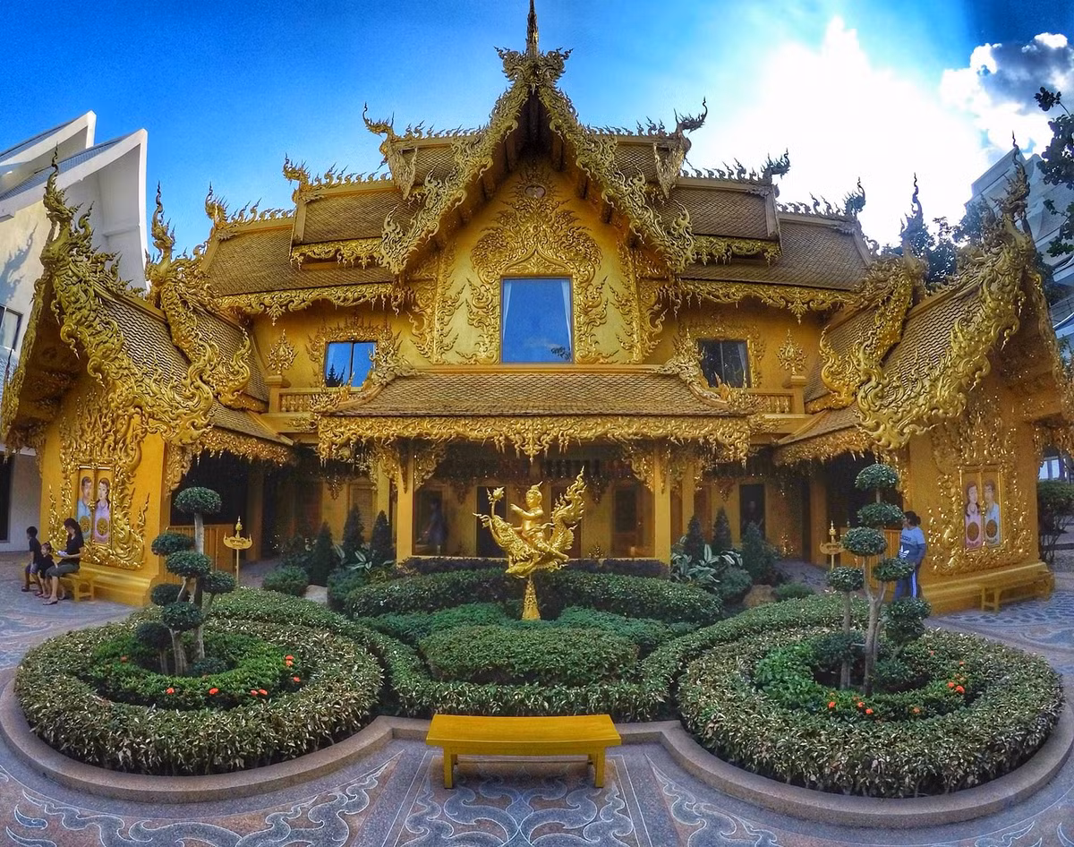 Rất nhiều họa tiết trang trí cầu kỳ và tỉ mỉ. Ảnh: Printest.