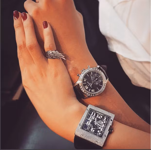 Bảo Hưng sở hữu bộ sưu tập đồng hồ của các thương hiệu như Richard Mille, Patek Philippe, Rolex...Ảnh: Bestie.