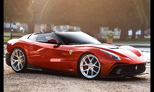 Siêu xe Ferrari phiên bản giới hạn cũng mang lại lợi nhuận cao. 10 năm qua, mức tăng giá của siêu xe này vượt qua thị trường chứng khoán.