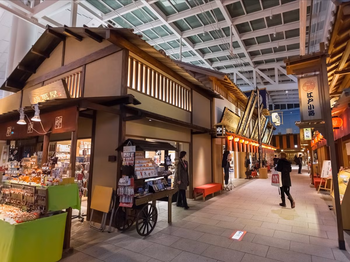 Sân bay quốc tế Tokyo Haneda đạt 85 triệu hành khách/năm. Haneda là một trong hai sân bay chính phục vụ các chuyến bay đến/ đi từ thủ đô Tokyo (Nhật Bản).