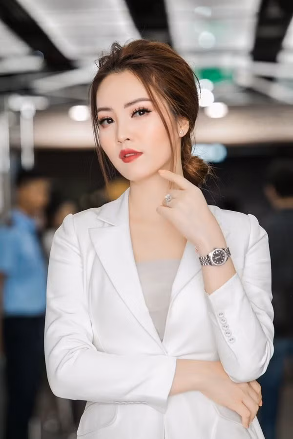 Thụy Vân là một trong những người đẹp thành công ở vai trò MC. Trước khi đăng quang Á hậu 2 cuộc thi Hoa hậu Việt Nam 2008, cô đã làm quen với sóng truyền hình.