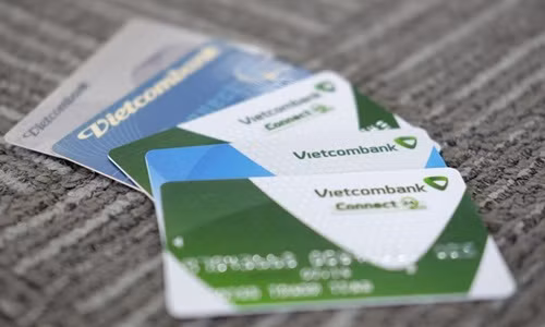 Vietcombank len tieng vu khach mat 32 trieu dong trong tai khoan