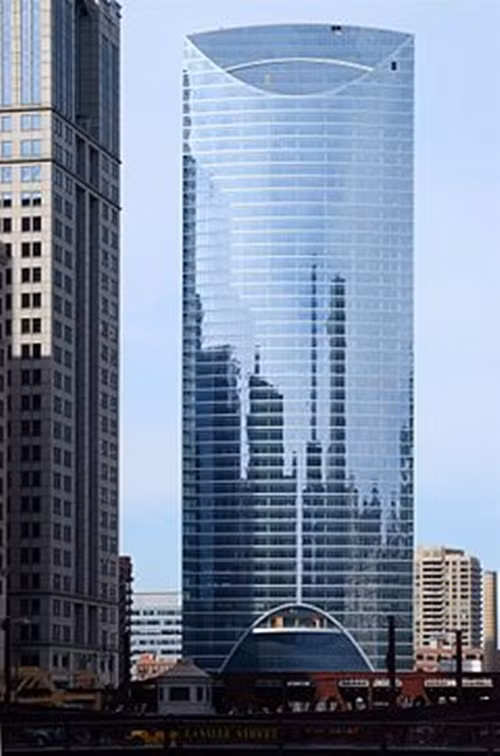 River Point, trước đây được gọi là 200 North Riverside Plaza, là một tòa nhà chọc trời cao 52 tầng (213 mét) ở Chicago (Mỹ).