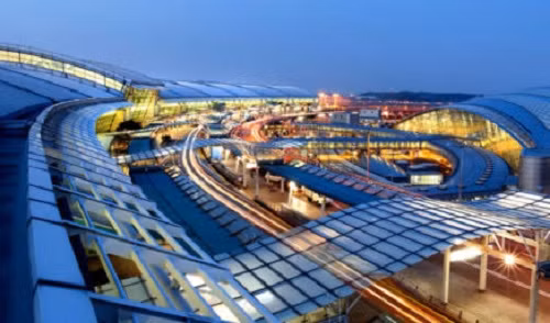 Sân bay quốc tế Incheon (Hàn Quốc) là sân bay lớn nhất ở Hàn Quốc và là một trong những sân bay bận rộn nhất thế giới. Sân bay Incheon được vinh danh ở giải thưởng Nhân viên sân bay tốt nhất thế giới 2018.