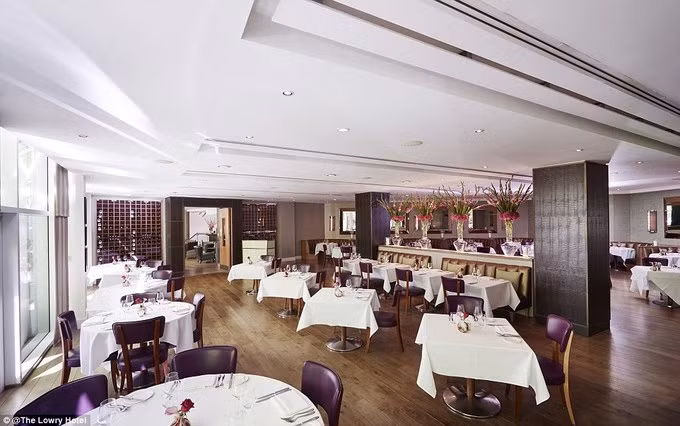 Nhà hàng phục vụ đồ ăn theo mùa. Ảnh: Lowry Hotel.