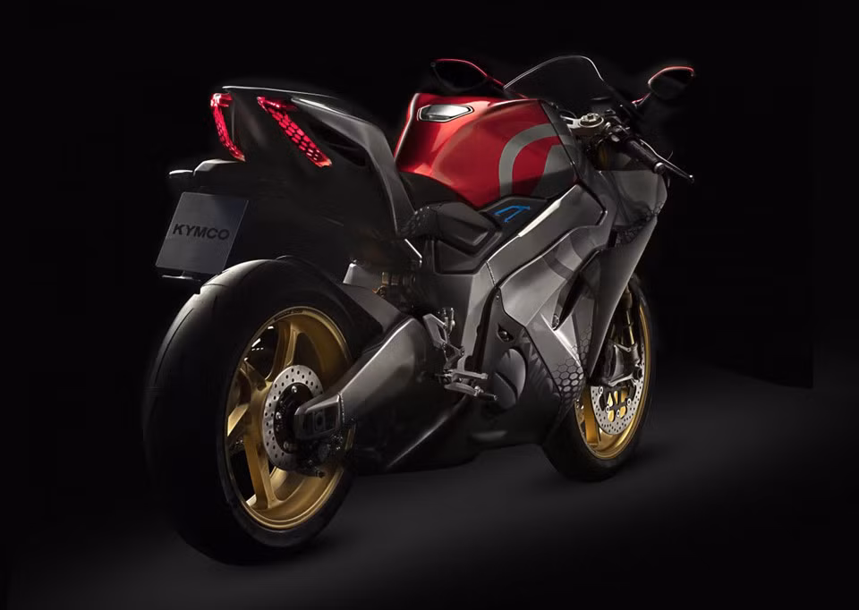 Sự khác biệt của SuperNEX đến từ việc KYMCO phát triển mẫu xe dựa trên nền tảng sự hưng phấn của người lái khi cảm nhận sự tăng tốc, âm thanh kích thích từ động cơ và ống xả. Những đặc trưng kích thích đó dần mất đi trên những mẫu xe điện thể thao gần đây.