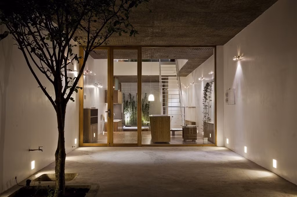 Anh House với vẻ đẹp mộc mạc, lung linh khi về đêm. Nguồn ảnh: Hiroyuki OKI.