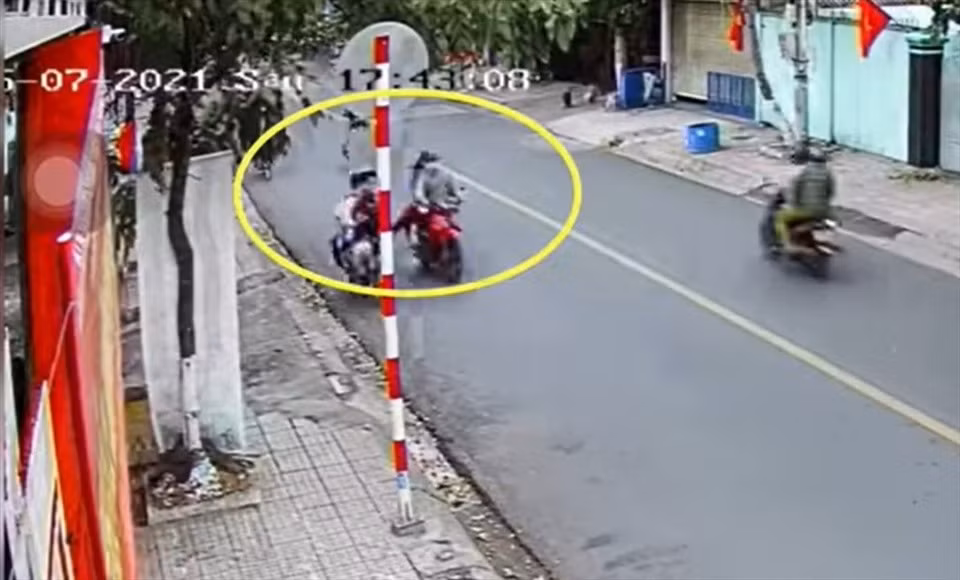 Ha Nam: Hoc sinh lop 12 bi dap nga tu vong khi di xe may