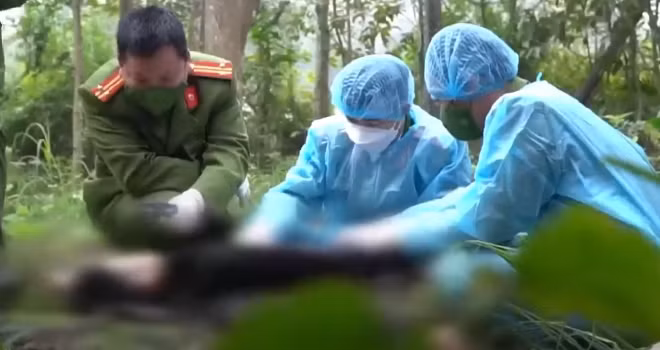 Qua khám nghiệm, lực lượng chức năng phát hiện nạn nhân tử vong do ngoại lực tác động, nghi bị giết, cướp tài sản.