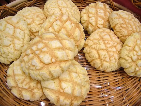 Tuy nhiên dù tên là melon, nhưng bánh không có vị dưa gang hay dưa hấu như nhiều người nghĩ. Tên chiếc bánh này thực ra đến từ hình dạng, vì ban đầu melon pan tròn và có hoa sọc chéo nhau tương tự quả dưa lưới Nhật.