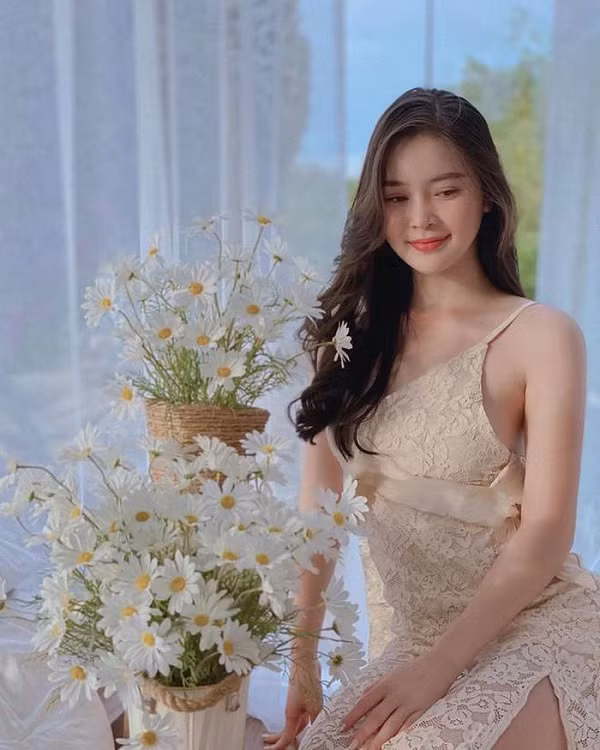 Có thể thấy, sở thích lớn nhất của cô nàng chính là thể thao. Cùng với chơi golf, Thảo Nguyên còn chơi tennis, đi bơi, tập yoga.