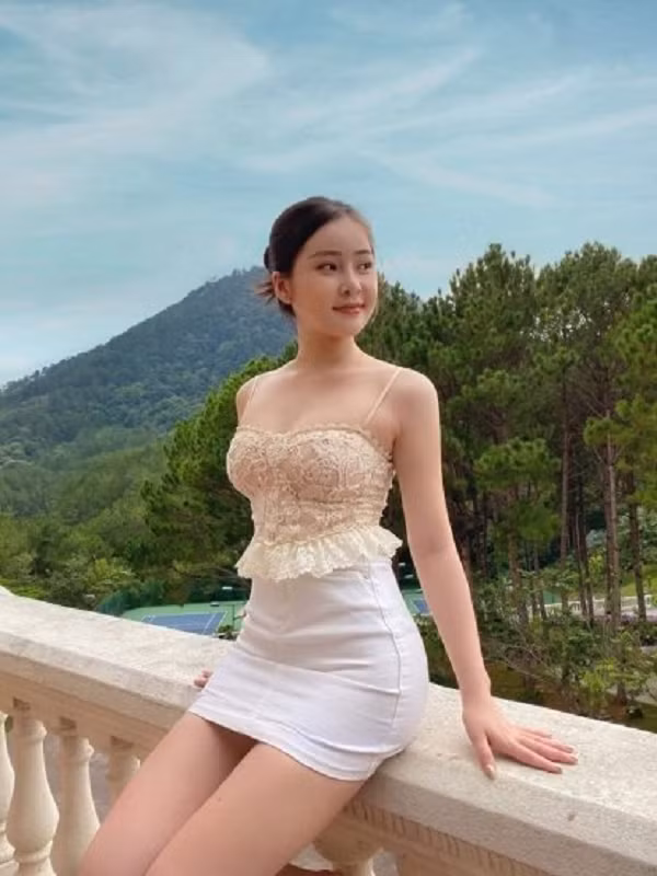 Cô nàng tìm đến "bộ môn con nhà giàu" đều đặn mỗi tuần. Đây là một trong những cách giúp Thảo Nguyên nâng cao sức khoẻ tim mạch, cải thiện giấc ngủ, giảm căng thẳng mệt mỏi.